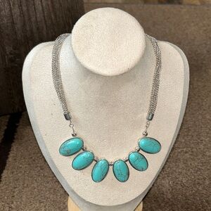 E L Chic Silver Necklace with Turquoise Accents